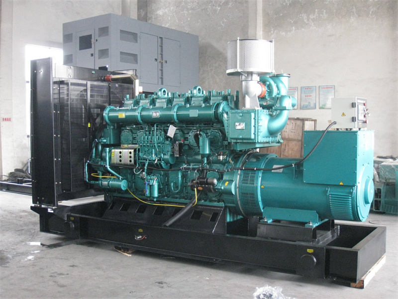 瓜州200KW 柴油发电机的油耗是多少？